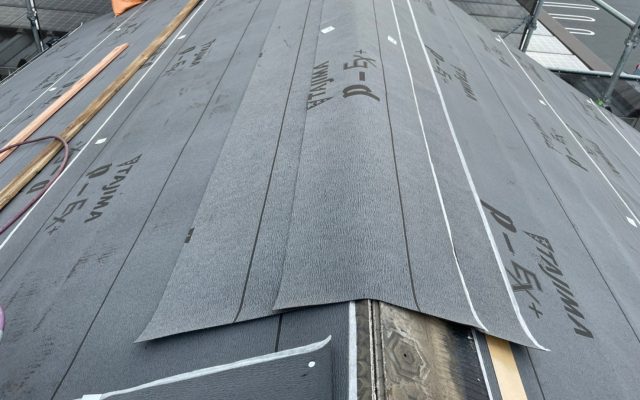 屋根棟防水シート増し貼り