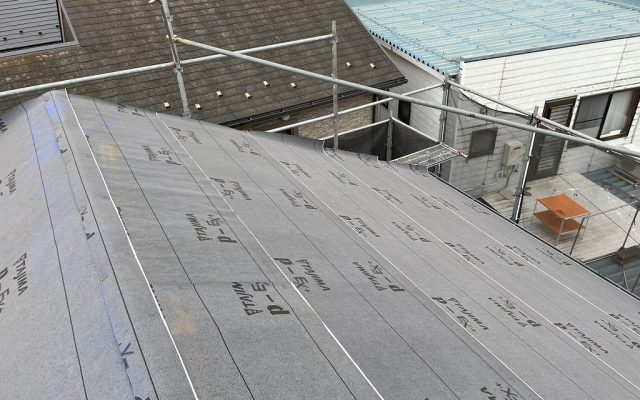 屋根防水シート貼り